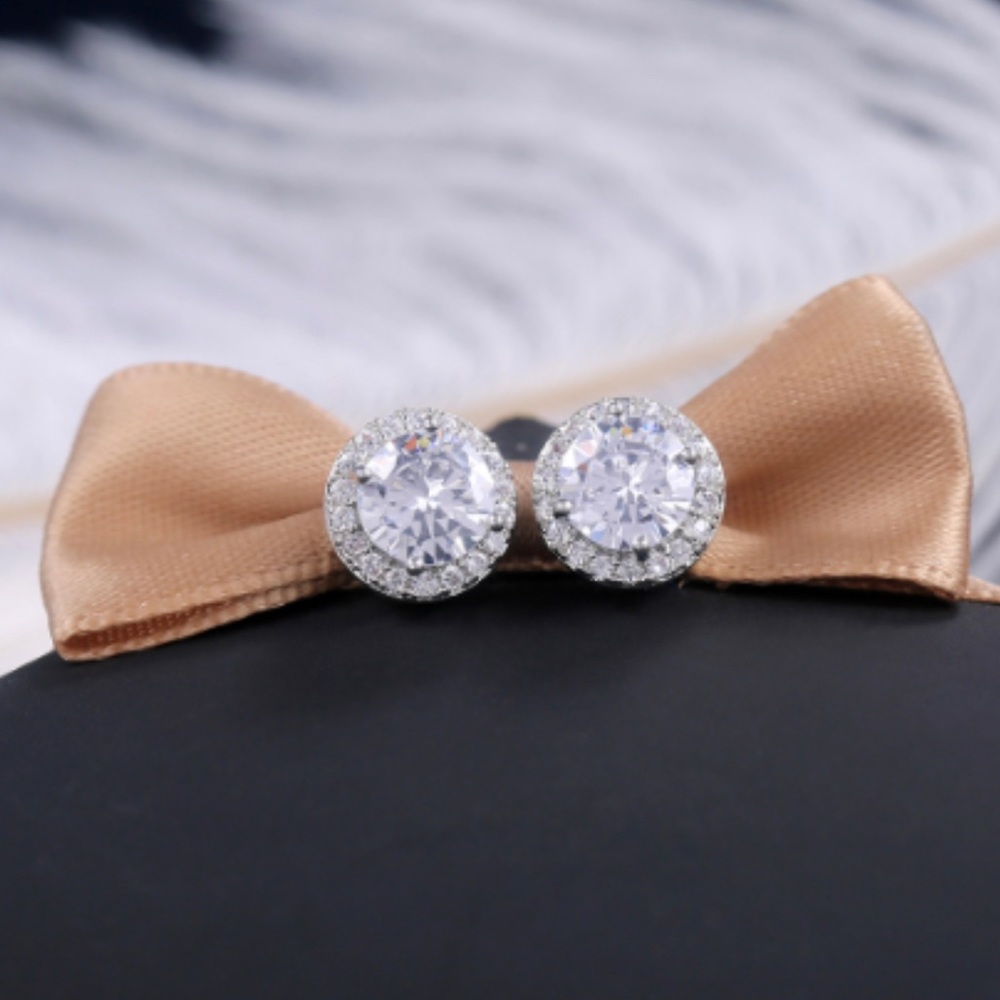 ✨Stunning Silver Halo Studs✨ - Picture 1 of 5